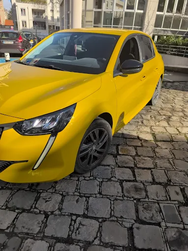 Peugeot 208 après travaux de peinture